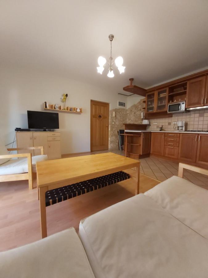 Katakunyho Apartment Кестели Екстериор снимка